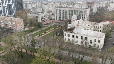 Рік тому росіяни обстріляли Центральний ринок у Чернігові: як вдалося вижити охоронцю та як відновлюють ринок Рік тому росіяни обстріляли Центральний ринок у Чернігові: як вдалося вижити охоронцю та як відновлюють ринок