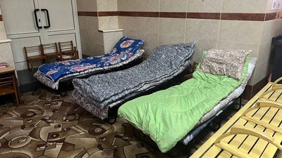 "Люди обігріваються тут, і чай п'ють": на залізничному вокзалі у Кривому Розі облаштували пункт обігріву "Люди обігріваються тут, і чай п'ють": на залізничному вокзалі у Кривому Розі облаштували пункт обігріву