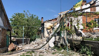 Пошкоджені житлові будинки та лінії електропередач. Армія РФ обстріляла Нікополь на Дніпропетровщині Пошкоджені житлові будинки та лінії електропередач. Армія РФ обстріляла Нікополь на Дніпропетровщині