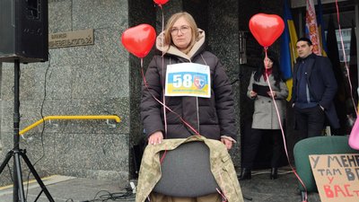 "Поверніть мого тата": у Черкасах відбулася акція на підтримку військовополонених "Поверніть мого тата": у Черкасах відбулася акція на підтримку військовополонених