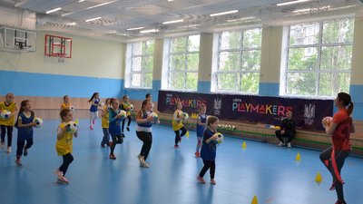 Футбол для дівчат. У Миколаєві реалізовується новаторська програма від УЄФА та Діснея Футбол для дівчат. У Миколаєві реалізовується новаторська програма від УЄФА та Діснея