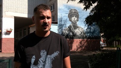 У Чернігові створили мурал, присвячений загиблому бійцю “Азову”
