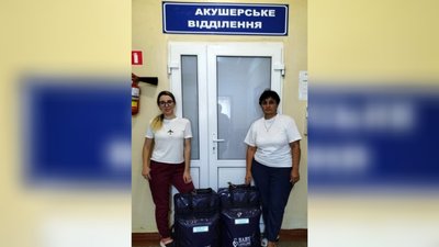 Миколаївські лікарні отримали 20 наборів акушерських сумок