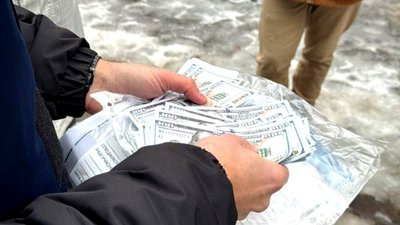 Працевлаштування за 10 000 доларів. На Львівщині військовому повідомили про підозру Працевлаштування за 10 000 доларів. На Львівщині військовому повідомили про підозру