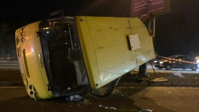 У Києві сталася ДТП з маршруткою, шестеро постраждалих