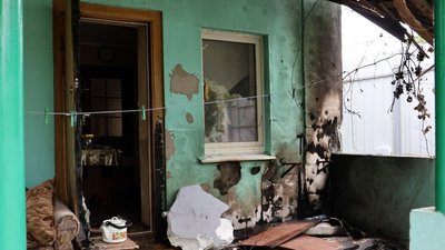 Пошкоджений будинок у Дергачах після удару італмас