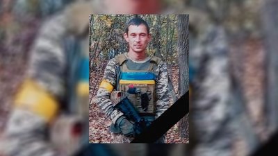 На Чернігівщині попрощалися з трьома військовими, які загинули на Донеччині та Запоріжжі На Чернігівщині попрощалися з трьома військовими, які загинули на Донеччині та Запоріжжі