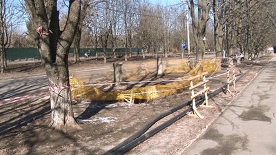 Провалля у Полтаві, де загинула комунальниця, не засиплять, доки триватимуть експертизи Провалля у Полтаві, де загинула комунальниця, не засиплять, доки триватимуть експертизи