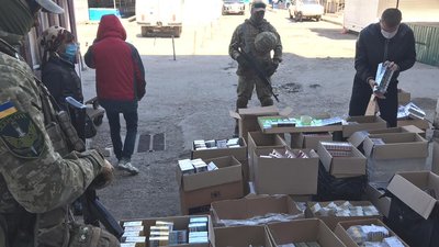 Склад контрафактної тютюнової продукції викрили на Херсонщині