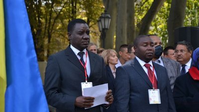 Світанок на каяках, підняття прапора та вітання від Зеленського: як триває святкування Дня Одеси Світанок на каяках, підняття прапора та вітання від Зеленського: як триває святкування Дня Одеси