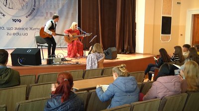 У Житомирі Марія Бурмака презентувала творчий проєкт "Улюблені класики" У Житомирі Марія Бурмака презентувала творчий проєкт "Улюблені класики"