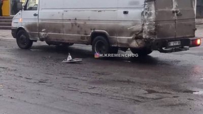 На Кіровоградщині зіткнулися три автівки. Серед травмованих двоє дітей На Кіровоградщині зіткнулися три автівки. Серед травмованих двоє дітей