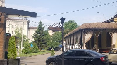У Рівному через ДТП пошкодили історичний вказівник. Винуватець має відшкодувати ремонт У Рівному через ДТП пошкодили історичний вказівник. Винуватець має відшкодувати ремонт