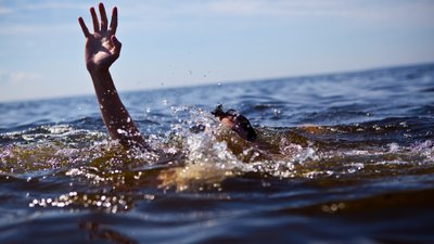 Тіло чоловіка дістали водолази з водойми на Рівненщині