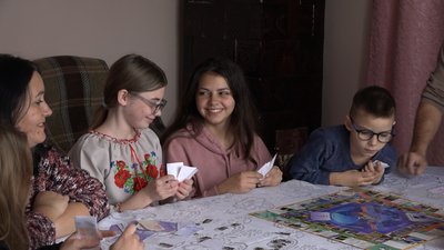 Переїхали з Миколаєва і взяли ще двох дітей. Як на Франківщині облаштувався будинок сімейного типу Рукоміних Переїхали з Миколаєва і взяли ще двох дітей. Як на Франківщині облаштувався будинок сімейного типу Рукоміних