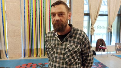 Арт-проєкт "Мистецтво перемагає смерть": у Житомирі художники показали розмальовані ними гільзи від снарядів Арт-проєкт "Мистецтво перемагає смерть": у Житомирі художники показали розмальовані ними гільзи від снарядів