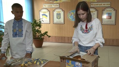 Від пиріжків до ляльок-мотанок: черкащани збирають допомогу на передову Від пиріжків до ляльок-мотанок: черкащани збирають допомогу на передову