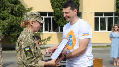 Військовим вручили нагороди Військовим вручили нагороди