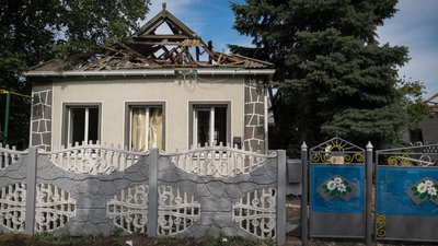 "Там стояла хата, її тепер немає". Розповідь жителя Чаплиного про ракетний удар по селищу