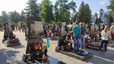 У Сумах вшановують захисників України У Сумах вшановують захисників України