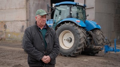 Пенсіонери-трактористи замість мобілізованих працівників: у фермерському господарстві на Чернігівщині стартує посівна Пенсіонери-трактористи замість мобілізованих працівників: у фермерському господарстві на Чернігівщині стартує посівна