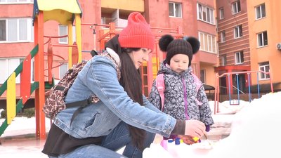 Хмельничанка Анна планує віддати свою дитину цього року в дитячий садочок, в який записалися ще 2,5 років тому. Фото: Суспільне. Поділля.