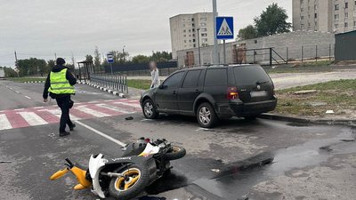 Під час аварії у місті на Волині травмувалася 37-річна мотоциклістка Під час аварії у місті на Волині травмувалася 37-річна мотоциклістка