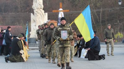 На Тернопільщині попрощалися із загиблим військовослужбовцем Олександром Карп’юком На Тернопільщині попрощалися із загиблим військовослужбовцем Олександром Карп’юком