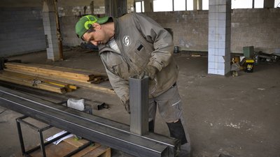 145 польових буржуйок за місяць: в Одесі п'ятеро друзів виготовляють пічки для передової 145 польових буржуйок за місяць: в Одесі п'ятеро друзів виготовляють пічки для передової