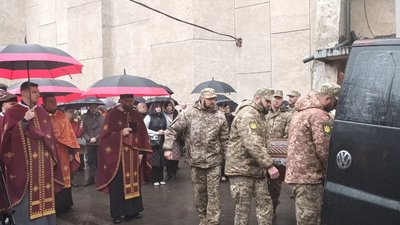 У Тернополі попрощалися з бійцем Павлом Матлашевським У Тернополі попрощалися з бійцем Павлом Матлашевським