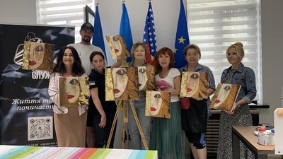 Історії ветеранок. Що робить держава та суспільство для соціалізації бійчинь Історії ветеранок. Що робить держава та суспільство для соціалізації бійчинь