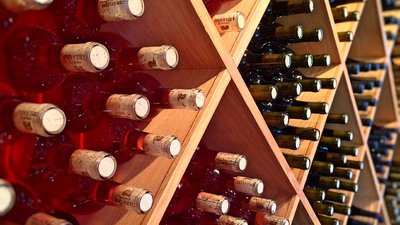 В Закарпатській ОВА пояснили, чому в області послабили заборону на продаж алкоголю