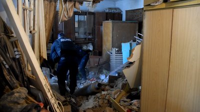 Народились в сорочці. У Миколаєві в приватний будинок влучила ракета — люди не постраждали Народились в сорочці. У Миколаєві в приватний будинок влучила ракета — люди не постраждали