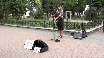 Перейшов на українську та допомагає ЗСУ. Історія вуличного музиканта з Одещини Євгенія Пельтека Перейшов на українську та допомагає ЗСУ. Історія вуличного музиканта з Одещини Євгенія Пельтека