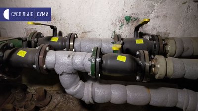 У багатоповерхівці Сум не можуть знайти господаря труб гарячого водопостачання У багатоповерхівці Сум не можуть знайти господаря труб гарячого водопостачання