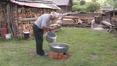 Як у гуцульському селі на Івано-Франківщині варять сіль Як у гуцульському селі на Івано-Франківщині варять сіль