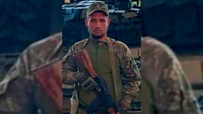 На Чернігівщині поховали двох бійців, які загинули при виконанні бойових завдань На Чернігівщині поховали двох бійців, які загинули при виконанні бойових завдань