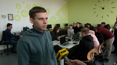 Створюють роботів та машинки: в Анисівському ліцеї на Чернігівщині обладнали клас робототехніки Створюють роботів та машинки: в Анисівському ліцеї на Чернігівщині обладнали клас робототехніки