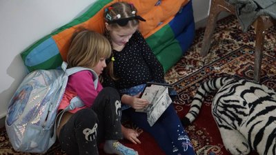 Поселили понад 200 людей. Сім'я з Буковини відремонтувала свій дім, аби прийняти переселенців Поселили понад 200 людей. Сім'я з Буковини відремонтувала свій дім, аби прийняти переселенців