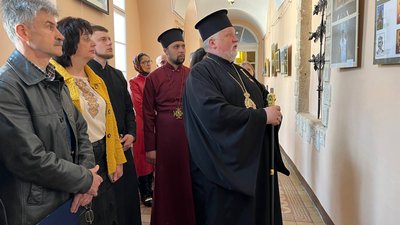 В Ужгороді відкрили фотовиставку "Україна. Томос. Фрагменти" відкрили в Ужгороді В Ужгороді відкрили фотовиставку "Україна. Томос. Фрагменти" відкрили в Ужгороді
