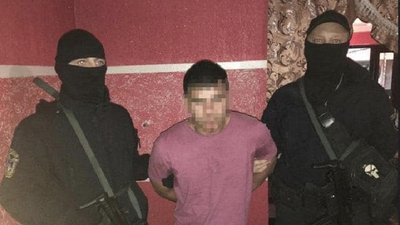 На Ужгородщині 35-річний чоловік стріляв у правоохоронців з пневматичної зброї – поліція На Ужгородщині 35-річний чоловік стріляв у правоохоронців з пневматичної зброї – поліція