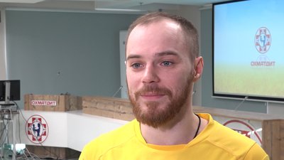 Олимпійський чемпіон Олег Верняєв на тренуванні для дітей в лікарні "Охмадит" Олимпійський чемпіон Олег Верняєв на тренуванні для дітей в лікарні "Охмадит"