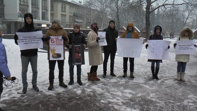 Шостий день у Франківську протестують на підтримку адвокатеси Євгенії Закревської Шостий день у Франківську протестують на підтримку адвокатеси Євгенії Закревської