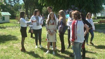 "Україна — це я". У вінницькому музеї Коцюбинського організували фотосесію до Дня вишиванки "Україна — це я". У вінницькому музеї Коцюбинського організували фотосесію до Дня вишиванки