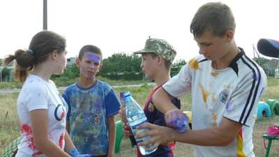 У мікрорайоні Миколаєва жителі своїми силами облаштовують дитячий майданчик У мікрорайоні Миколаєва жителі своїми силами облаштовують дитячий майданчик