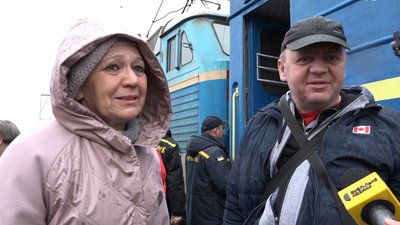 Приїжджайте брати інтерв'ю, коли повернемося з евакуації – переселенці зі Слов'янська Приїжджайте брати інтерв'ю, коли повернемося з евакуації – переселенці зі Слов'янська