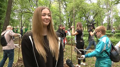 У Запоріжжі влаштували генеральне прибирання у "Дубовому гаю" У Запоріжжі влаштували генеральне прибирання у "Дубовому гаю"