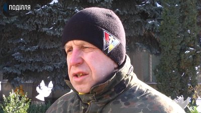 "Майданівець" Олександр Климчук каже, що йому хотілося б, якщо не жити в нормальній країні, то хоча б у такій померти. Фото: Суспільне. Поділля. "Майданівець" Олександр Климчук каже, що йому хотілося б, якщо не жити в нормальній країні, то хоча б у такій померти. Фото: Суспільне. Поділля.