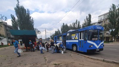 Після тижневої перерви у Миколаєві поновили розвезення води комунальним транспортом