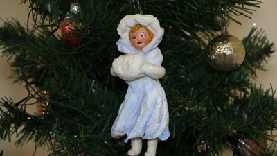 У музеї в Чернівцях представили виставку старих ялинкових іграшок У музеї в Чернівцях представили виставку старих ялинкових іграшок